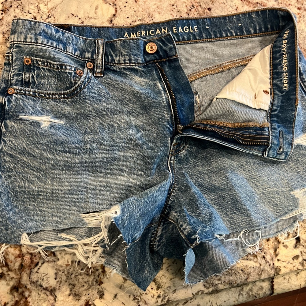 Women’s American Eagle 90’s boyfriend shorts (Size 10)